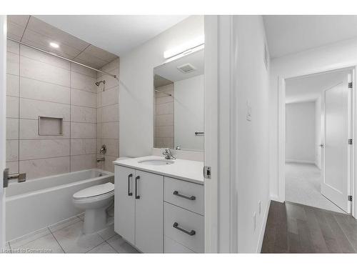 199 Alessio Drive, Hamilton, ON - Indoor Photo Showing Bathroom