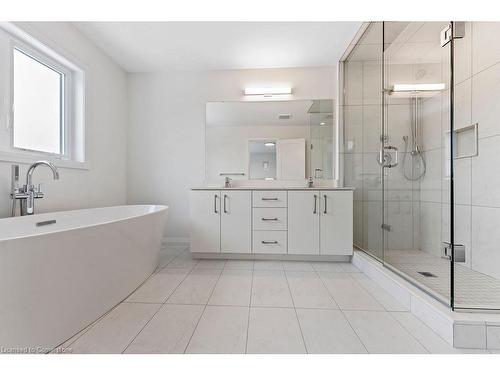 199 Alessio Drive, Hamilton, ON - Indoor Photo Showing Bathroom