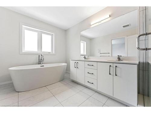 199 Alessio Drive, Hamilton, ON - Indoor Photo Showing Bathroom