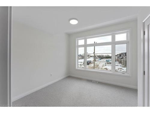 199 Alessio Drive, Hamilton, ON - Indoor Photo Showing Other Room