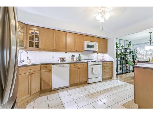 13-100 St Andrews Court, Hamilton, ON - Indoor Photo Showing Kitchen