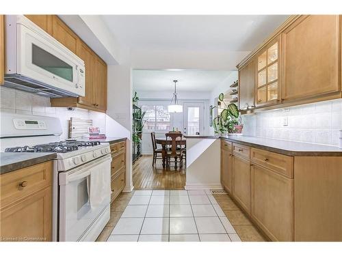 13-100 St Andrews Court, Hamilton, ON - Indoor Photo Showing Kitchen