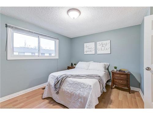 13-100 St Andrews Court, Hamilton, ON - Indoor Photo Showing Bedroom