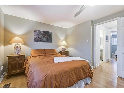 13-100 St Andrews Court, Hamilton, ON - Indoor Photo Showing Bedroom