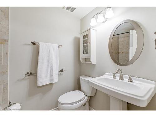 13-100 St Andrews Court, Hamilton, ON - Indoor Photo Showing Bathroom