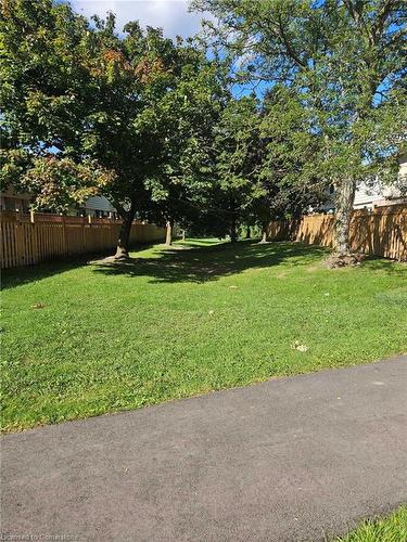 13-100 St Andrews Court, Hamilton, ON - Outdoor