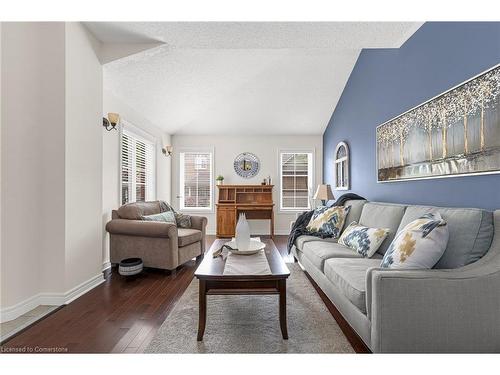 6-100 Beddoe Drive, Hamilton, ON - Indoor Photo Showing Living Room