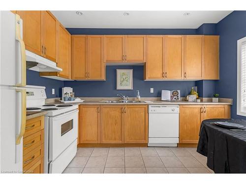 6-100 Beddoe Drive, Hamilton, ON - Indoor Photo Showing Kitchen With Double Sink