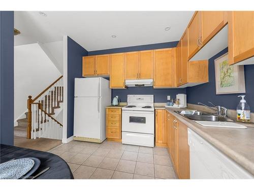 6-100 Beddoe Drive, Hamilton, ON - Indoor Photo Showing Kitchen With Double Sink