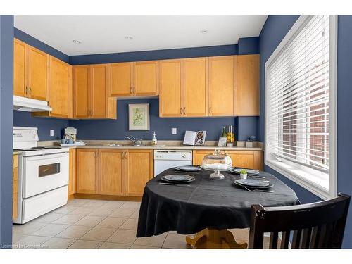 6-100 Beddoe Drive, Hamilton, ON - Indoor Photo Showing Kitchen