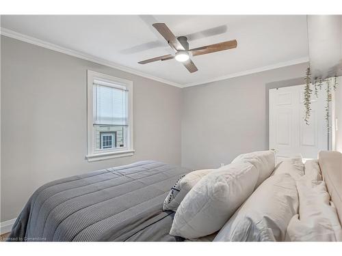 430 Brunswick Street, Hamilton, ON - Indoor Photo Showing Bedroom