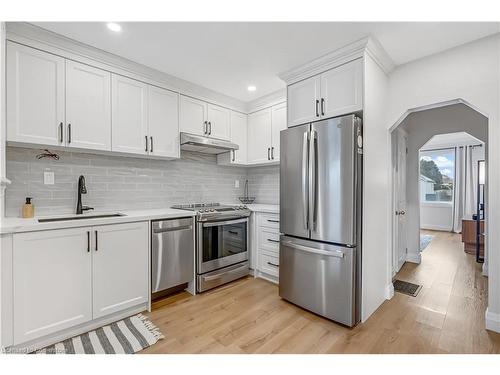 430 Brunswick Street, Hamilton, ON - Indoor Photo Showing Kitchen With Upgraded Kitchen