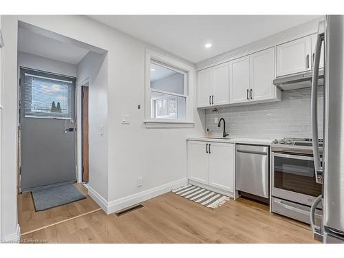 430 Brunswick Street, Hamilton, ON - Indoor Photo Showing Kitchen With Upgraded Kitchen