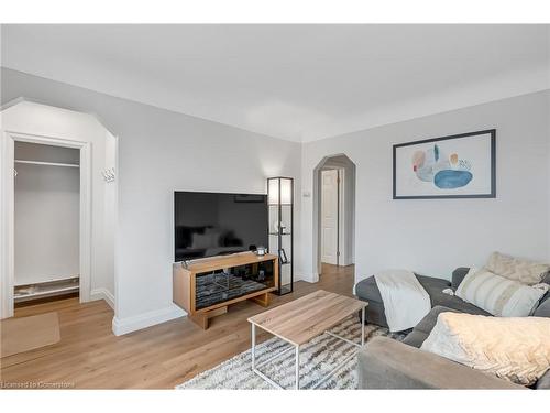 430 Brunswick Street, Hamilton, ON - Indoor Photo Showing Living Room