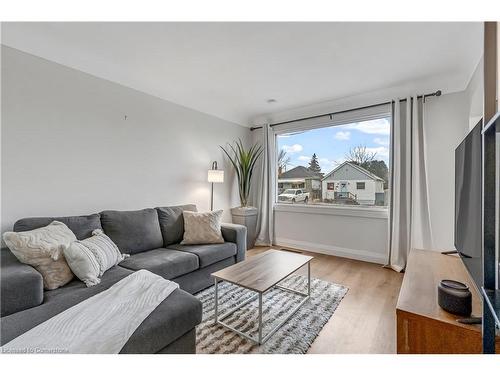 430 Brunswick Street, Hamilton, ON - Indoor Photo Showing Living Room