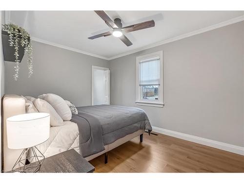 430 Brunswick Street, Hamilton, ON - Indoor Photo Showing Bedroom