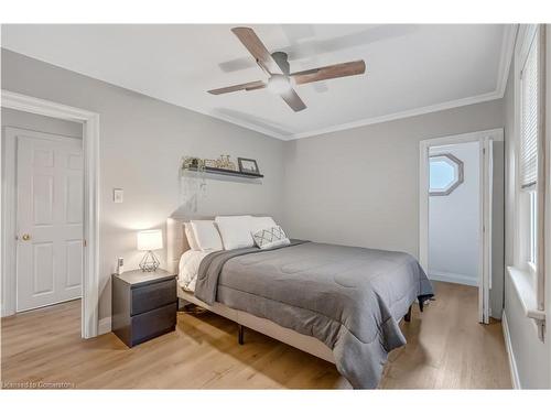 430 Brunswick Street, Hamilton, ON - Indoor Photo Showing Bedroom