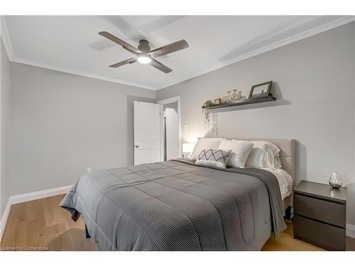 430 Brunswick Street, Hamilton, ON - Indoor Photo Showing Bedroom