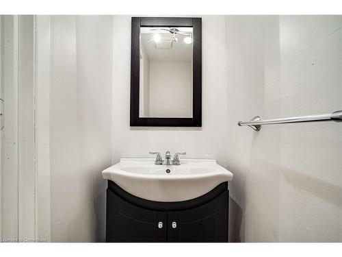 24 Marina Point Crescent, Hamilton, ON - Indoor Photo Showing Bathroom