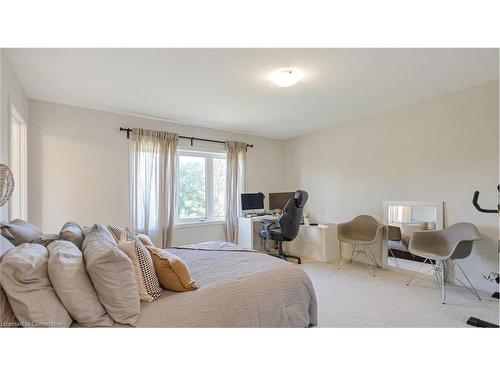 46 Hawick Crescent Crescent, Caledonia, ON - Indoor Photo Showing Bedroom