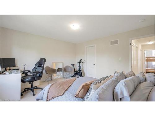 46 Hawick Crescent Crescent, Caledonia, ON - Indoor Photo Showing Bedroom