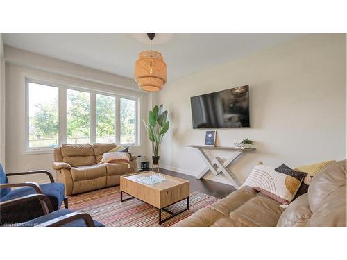 46 Hawick Crescent Crescent, Caledonia, ON - Indoor Photo Showing Living Room