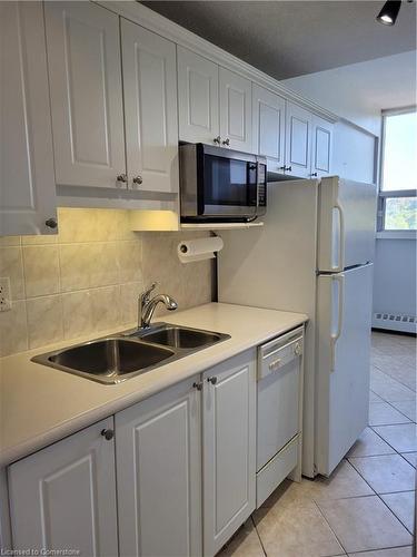 1108-1950 Main Street W, Hamilton, ON - Indoor Photo Showing Kitchen With Double Sink