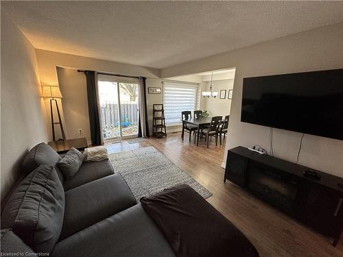 16-40 Grayrocks Avenue, Hamilton, ON - Indoor Photo Showing Living Room