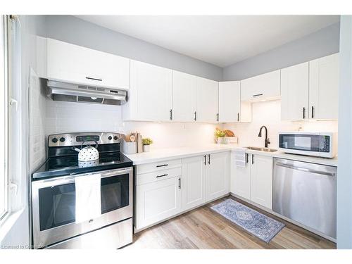 17 Kinrade Avenue, Hamilton, ON - Indoor Photo Showing Kitchen