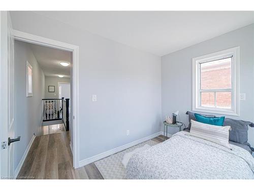 17 Kinrade Avenue, Hamilton, ON - Indoor Photo Showing Bedroom