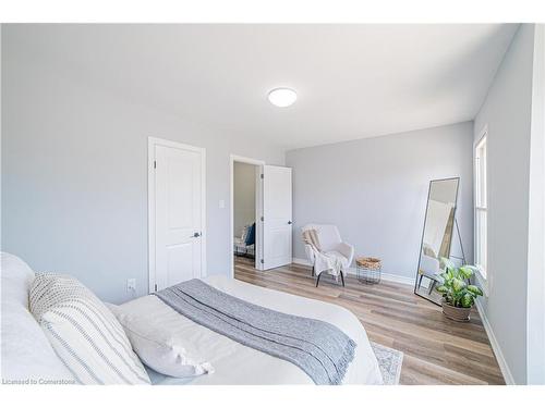 17 Kinrade Avenue, Hamilton, ON - Indoor Photo Showing Bedroom