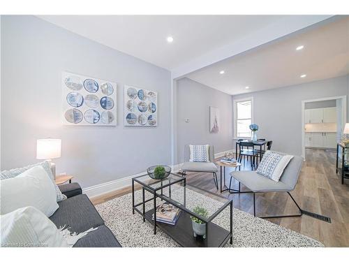 17 Kinrade Avenue, Hamilton, ON - Indoor Photo Showing Living Room