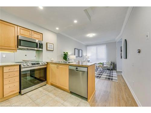 101-40 Old Mill Road, Oakville, ON - Indoor Photo Showing Kitchen