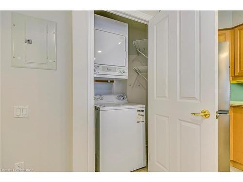 101-40 Old Mill Road, Oakville, ON - Indoor Photo Showing Laundry Room