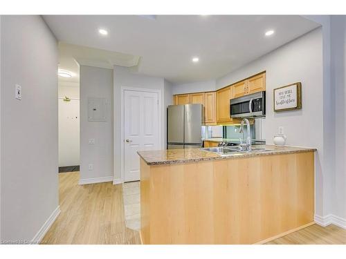 101-40 Old Mill Road, Oakville, ON - Indoor Photo Showing Kitchen