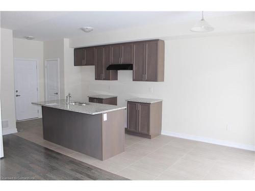 15 Lavender Road, Thorold, ON - Indoor Photo Showing Kitchen