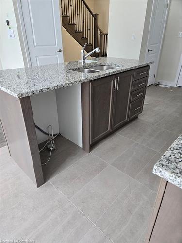 15 Lavender Road, Thorold, ON - Indoor Photo Showing Kitchen With Double Sink