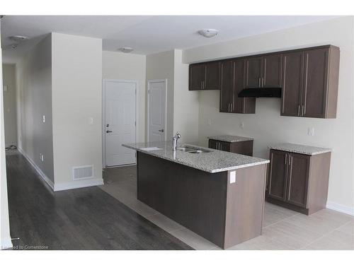 15 Lavender Road, Thorold, ON - Indoor Photo Showing Kitchen