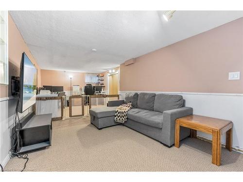 89-151 Gateshead Crescent, Stoney Creek, ON - Indoor Photo Showing Living Room