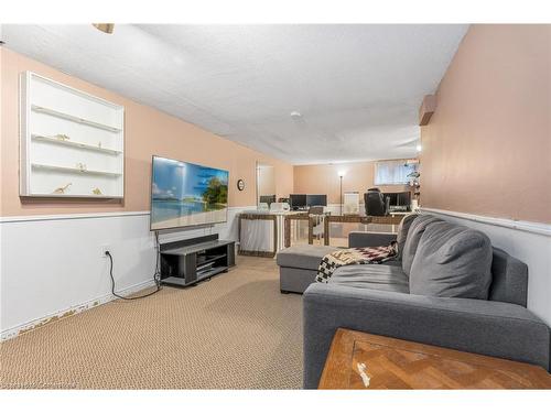 89-151 Gateshead Crescent, Stoney Creek, ON - Indoor Photo Showing Living Room