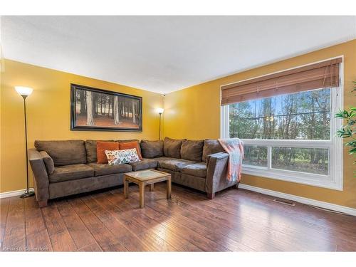 89-151 Gateshead Crescent, Stoney Creek, ON - Indoor Photo Showing Living Room