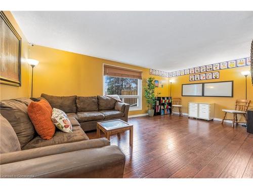 89-151 Gateshead Crescent, Stoney Creek, ON - Indoor Photo Showing Living Room