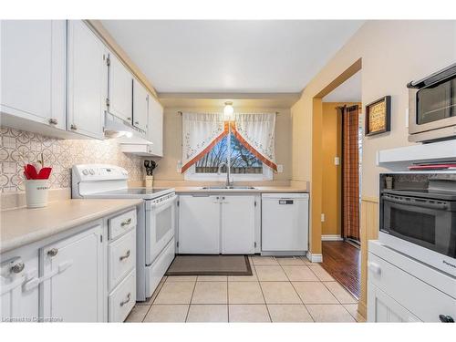 89-151 Gateshead Crescent, Stoney Creek, ON - Indoor Photo Showing Kitchen With Double Sink