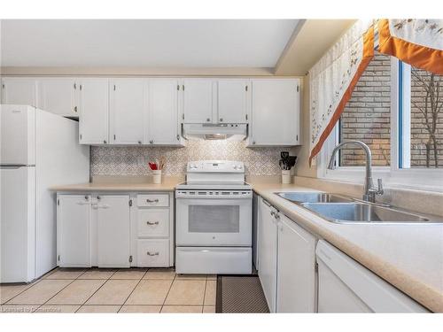 89-151 Gateshead Crescent, Stoney Creek, ON - Indoor Photo Showing Kitchen With Double Sink