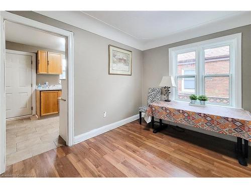 36 Mapes Avenue, Hamilton, ON - Indoor Photo Showing Bedroom