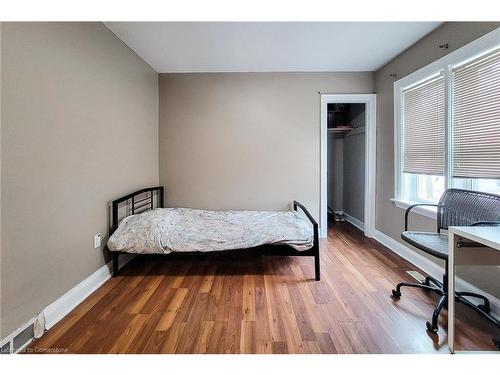 36 Mapes Avenue, Hamilton, ON - Indoor Photo Showing Bedroom