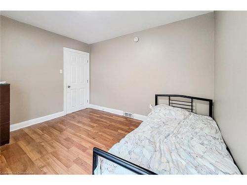 36 Mapes Avenue, Hamilton, ON - Indoor Photo Showing Bedroom