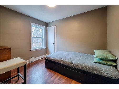 36 Mapes Avenue, Hamilton, ON - Indoor Photo Showing Bedroom