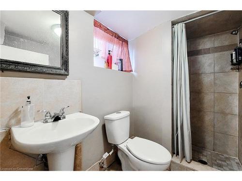 36 Mapes Avenue, Hamilton, ON - Indoor Photo Showing Bathroom