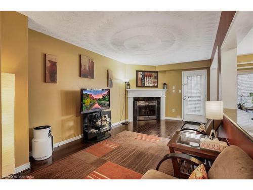 31-255 Mount Albion Road, Hamilton, ON - Indoor Photo Showing Living Room With Fireplace